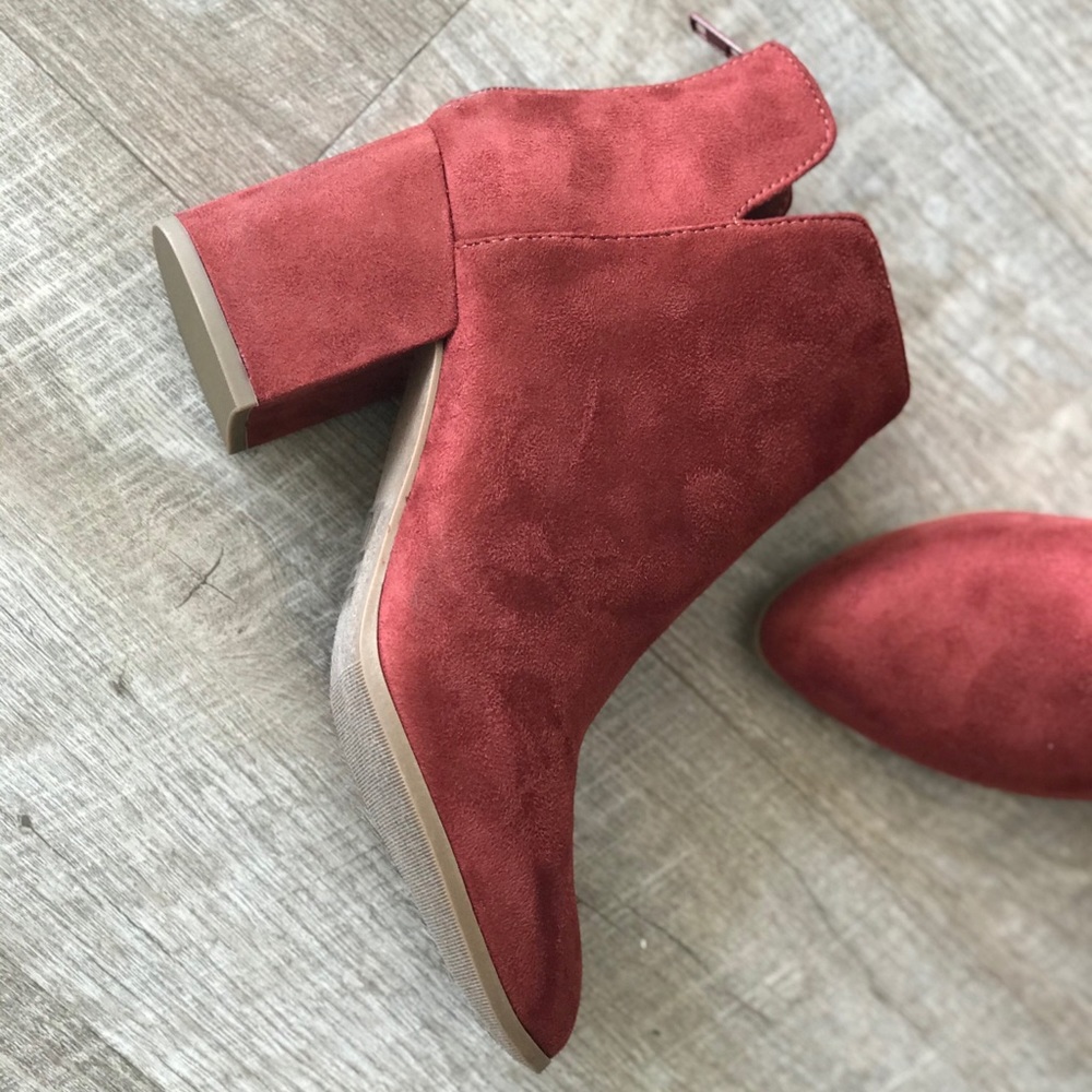 Delicious Locate Rust Suede Ankle Heeled Booties - Picture 6 of 7